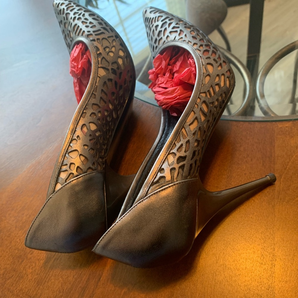Authentic Used Burberry Heels - Picture 6 of 6